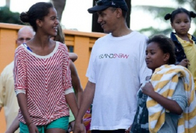 Обама с дочерьми отправился на уик-энд в Нью-Йорк 